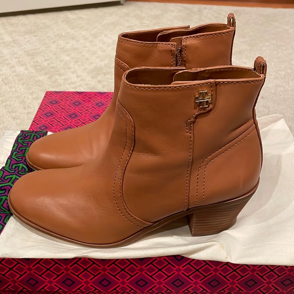 Tory Burch Booties Tan Size 6M